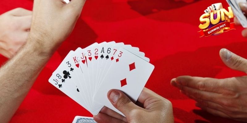 Theo dõi kỹ các bài đối thủ đã đánh ra